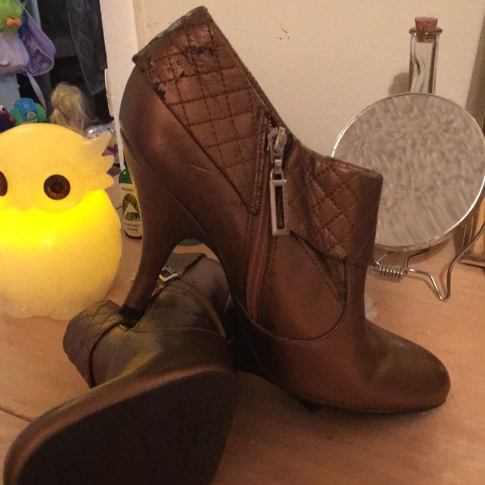 Boots - Picture 4 of 8